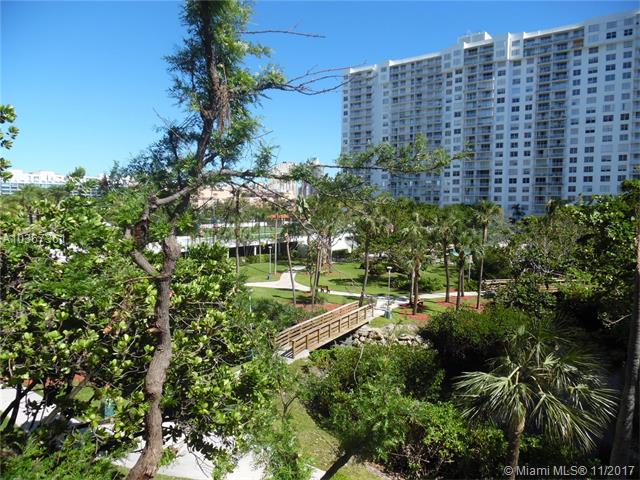 Apartamento Grande Reformado em Aventura  Miami - $349,900   