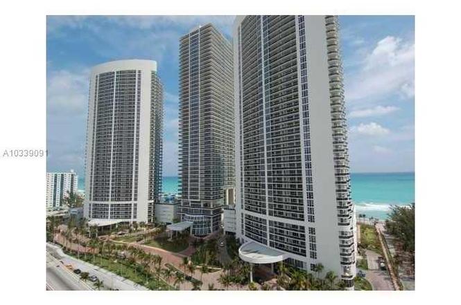 Apto 3 Dormitrios Em Frente A Praia - Beach Club Condo - $850,000    