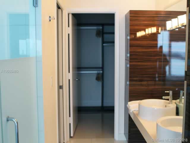 Apto Mobiliado no Paramount Bay – Miami $950,000