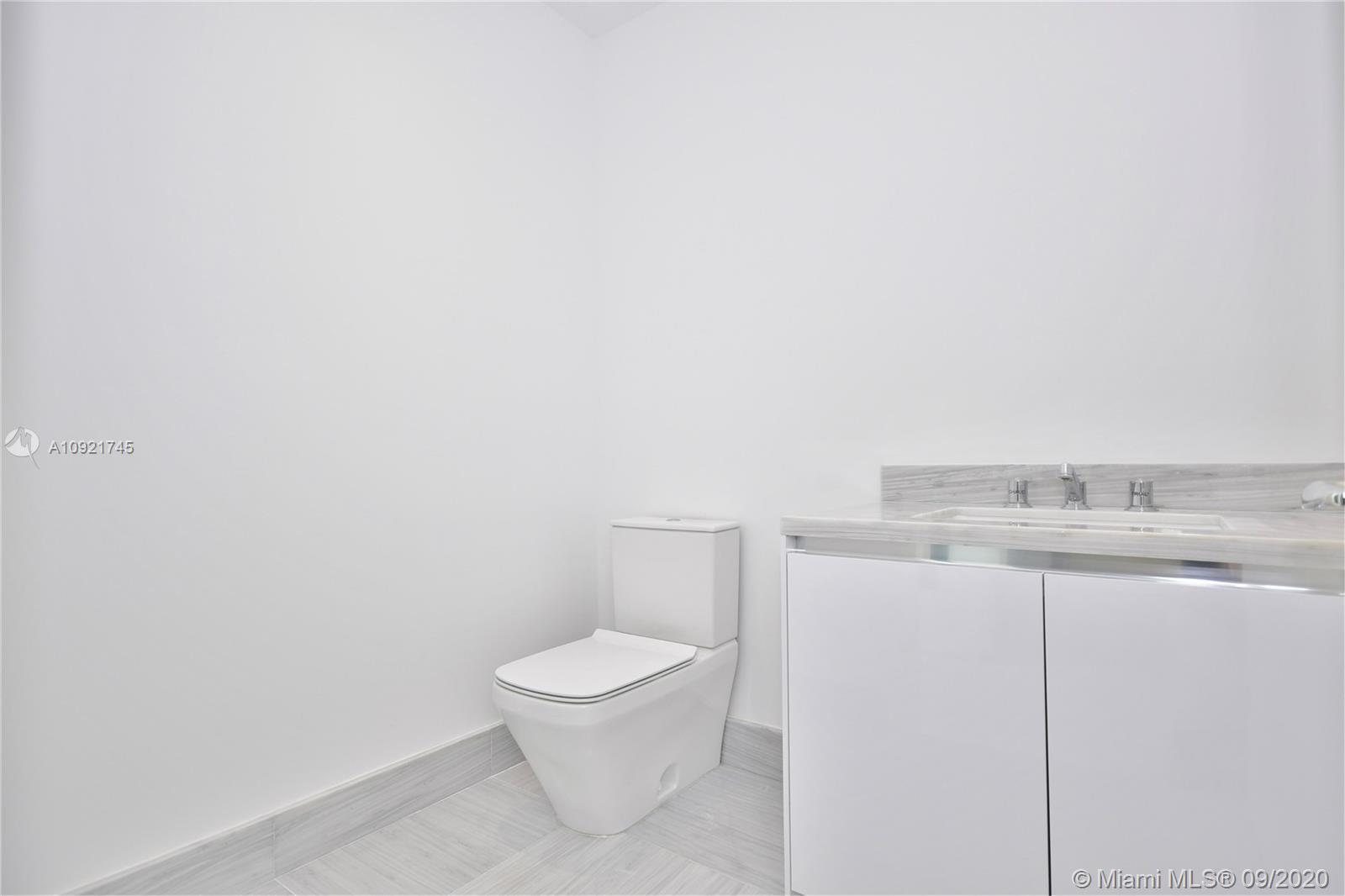 Cobertura de Luxo em frente a praia no Jade Signature - Sunny Isles Beach $4,850,000
