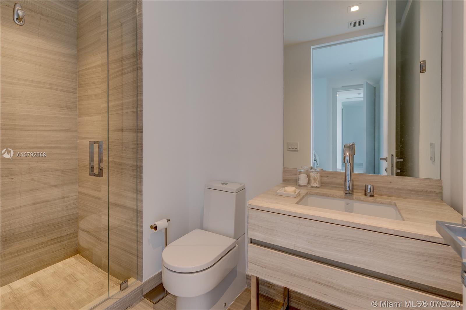 Apartamento de Luxo a Venda em frente a Praia no Residences By Armani Casa $3,350,000