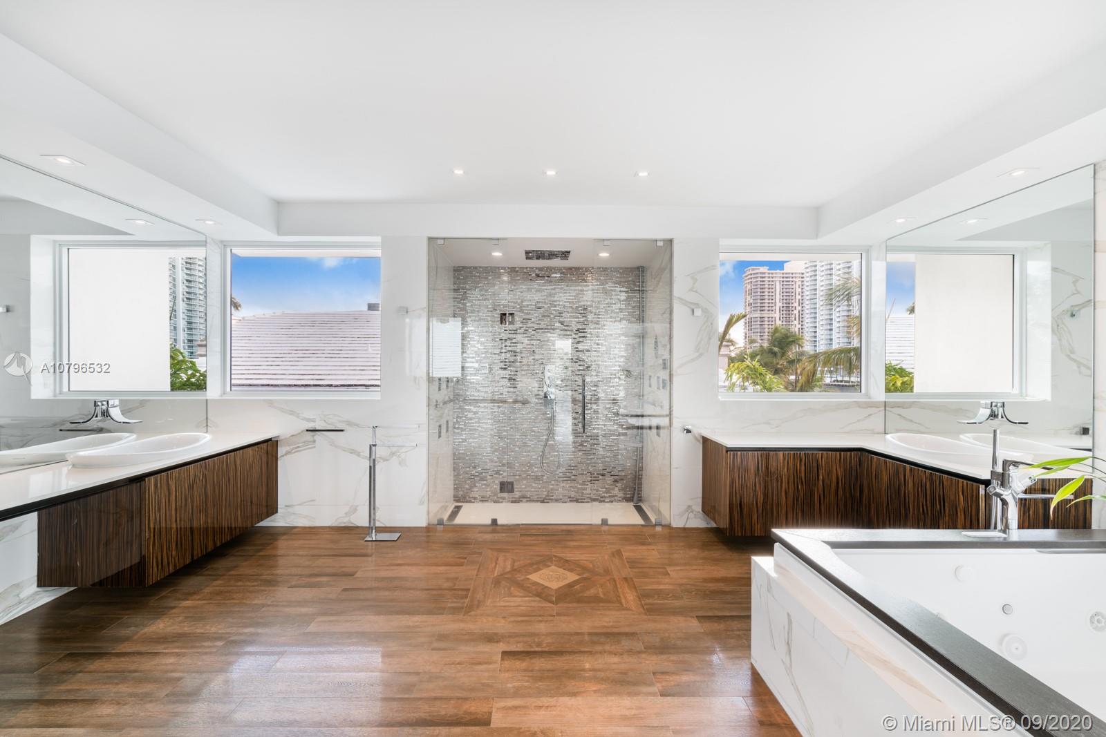 Casa De Luxo a Venda no Golden Beach $8,900,000