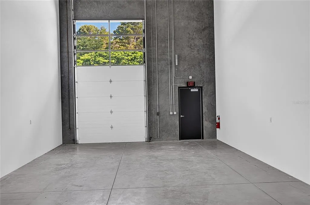 Garagem Particular na pista de corrida The Motor Enclave - Tampa, Florida $458,990 Garagem Particular na pista de corrida The Motor Enclave - Tampa, Florida $458,990