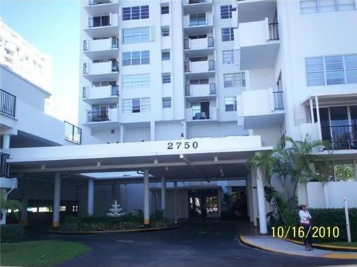 Apartamento em Edifício com Piscina e Quadra de Tênis em Aventura, Miami $209,000