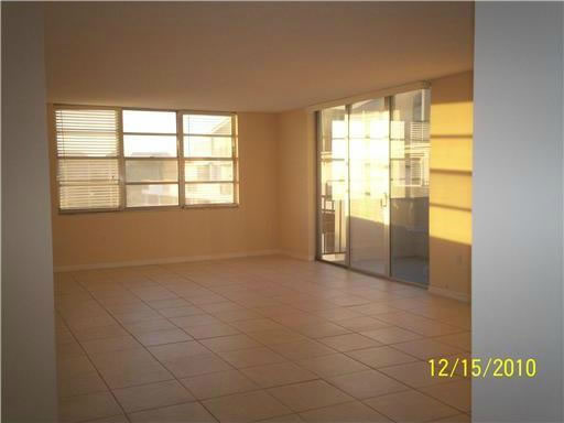 Apartamento em Edifício com Piscina e Quadra de Tênis em Aventura, Miami $209,000