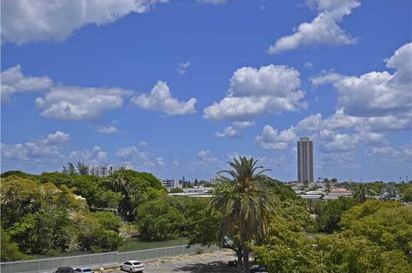 Apartamento em Miami Beach - 2 quartos / 2 banheiros - $250,000