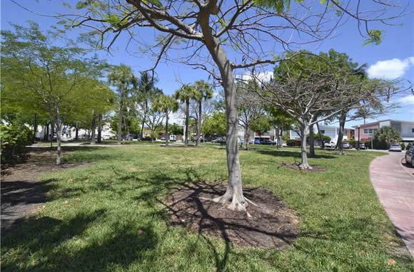 Apartamento em Miami Beach - 2 quartos / 2 banheiros - $250,000