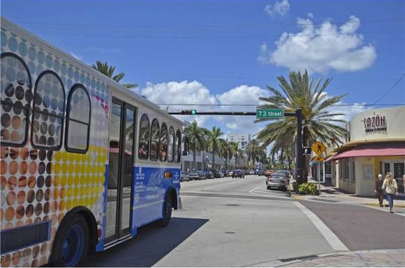 Apartamento em Miami Beach - 2 quartos / 2 banheiros - $250,000