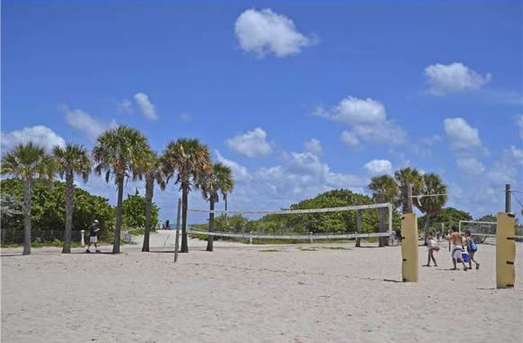 Apartamento em Miami Beach - 2 quartos / 2 banheiros - $250,000