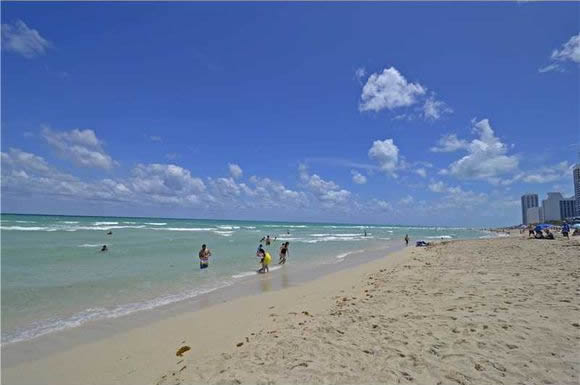Apartamento em Miami Beach - 2 quartos / 2 banheiros - $250,000
