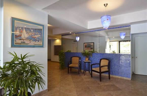 Apartamento em Miami Beach - 2 quartos / 2 banheiros - $250,000