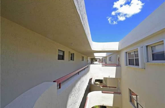 Apartamento em Miami Beach - 2 quartos / 2 banheiros - $250,000