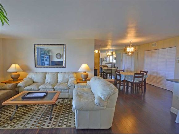 Apartamento em Miami Beach - 2 quartos / 2 banheiros - $250,000