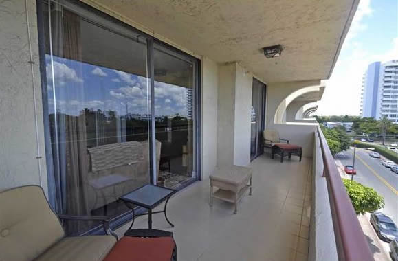 Apartamento em Miami Beach - 2 quartos / 2 banheiros - $250,000