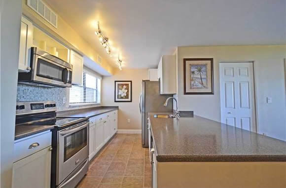Apartamento em Miami Beach - 2 quartos / 2 banheiros - $250,000