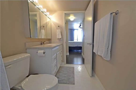 Apartamento em Miami Beach - 2 quartos / 2 banheiros - $250,000