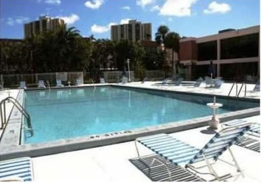 Apartamento Reformado de 2 Quartos com Vista para o Mar em Aventura - Miami $240,000 