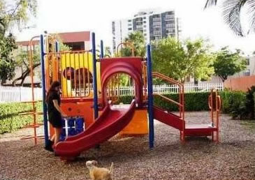 Apartamento Reformado de 2 Quartos com Vista para o Mar em Aventura - Miami $240,000