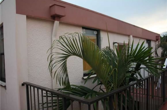 Apartamento Reformado de 2 Quartos com Vista para o Mar em Aventura - Miami $240,000