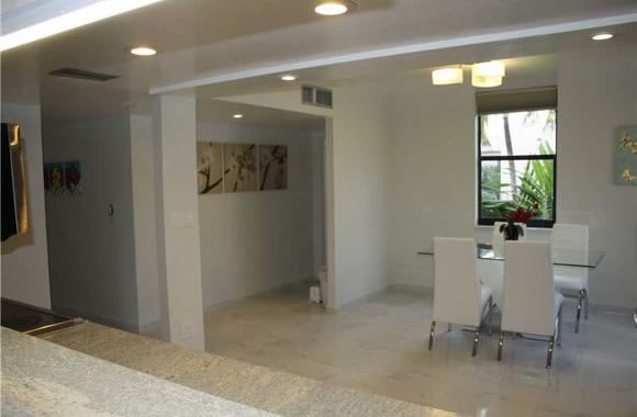 Apartamento Reformado de 2 Quartos com Vista para o Mar em Aventura - Miami $240,000