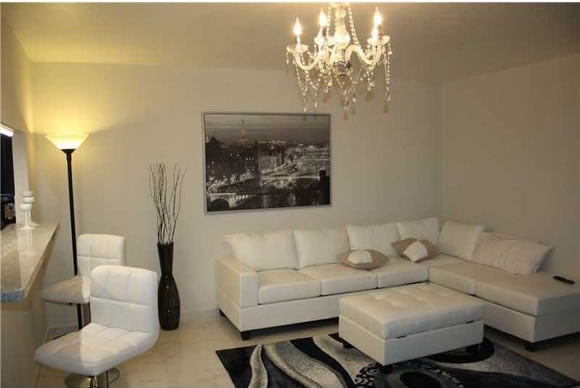Apartamento Reformado de 2 Quartos com Vista para o Mar em Aventura - Miami $240,000