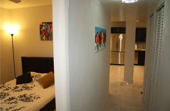 Apartamento Reformado de 2 Quartos com Vista para o Mar em Aventura - Miami $240,000