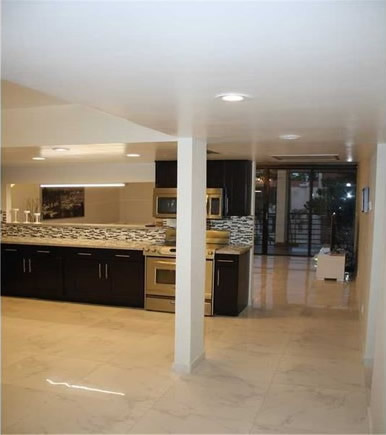 Apartamento Reformado de 2 Quartos com Vista para o Mar em Aventura - Miami $240,000