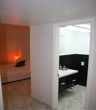 Apartamento Reformado de 2 Quartos com Vista para o Mar em Aventura - Miami $240,000