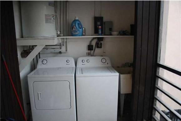 Apartamento Reformado de 2 Quartos com Vista para o Mar em Aventura - Miami $240,000