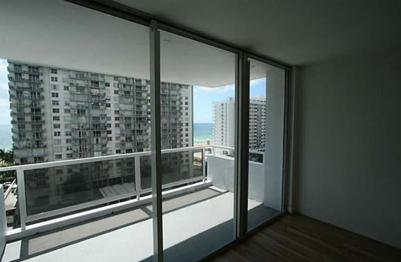 Apartamento chique de 2 Quartos com varanda no Millionaires Row - Collins Ave - Miami Beach $339,000