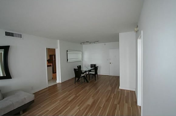 Apartamento chique de 2 Quartos com varanda no Millionaires Row - Collins Ave - Miami Beach $339,000