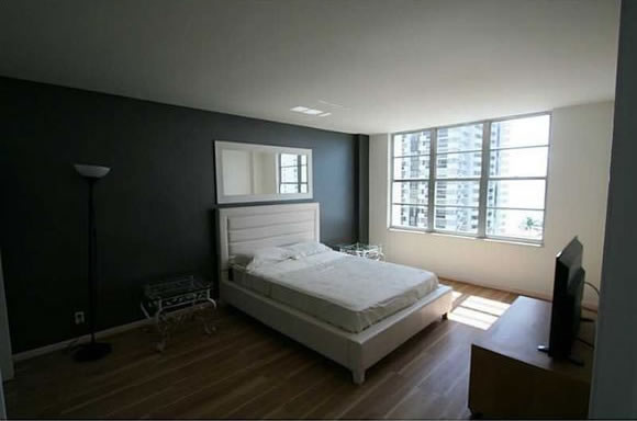 Apartamento chique de 2 Quartos com varanda no Millionaires Row - Collins Ave - Miami Beach $339,000