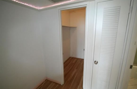 Apartamento chique de 2 Quartos com varanda no Millionaires Row - Collins Ave - Miami Beach $339,000