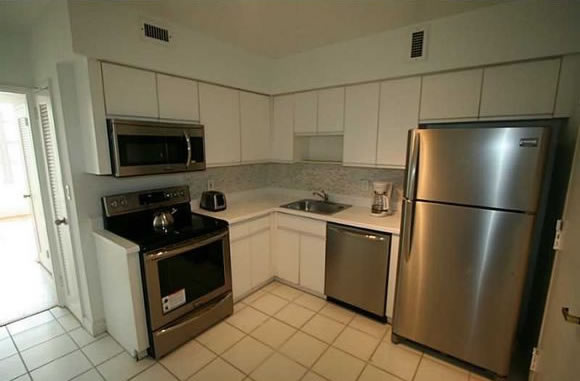Apartamento chique de 2 Quartos com varanda no Millionaires Row - Collins Ave - Miami Beach $339,000