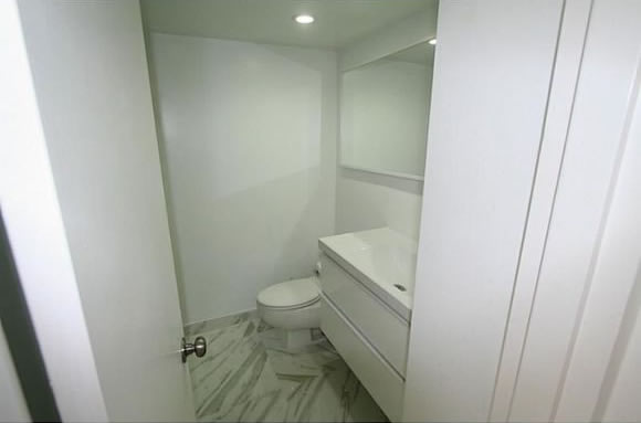Apartamento chique de 2 Quartos com varanda no Millionaires Row - Collins Ave - Miami Beach $339,000