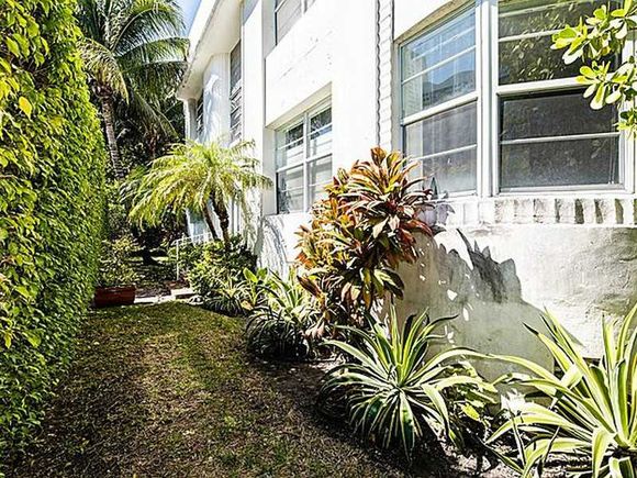 Apartamento a venda perto de Lincoln Road em South Beach - Miami Beach $524,000