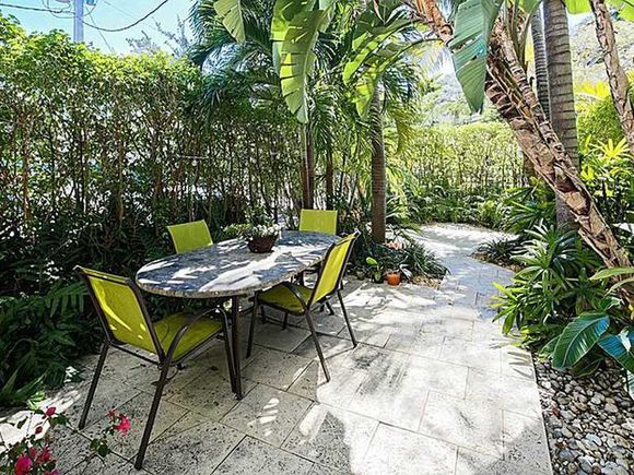 Apartamento a venda perto de Lincoln Road em South Beach - Miami Beach $524,000