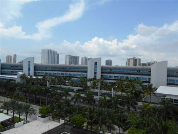 Apto Loft de 2 quartos- Prédio Moderno - Aventura, Miami $399,950 
