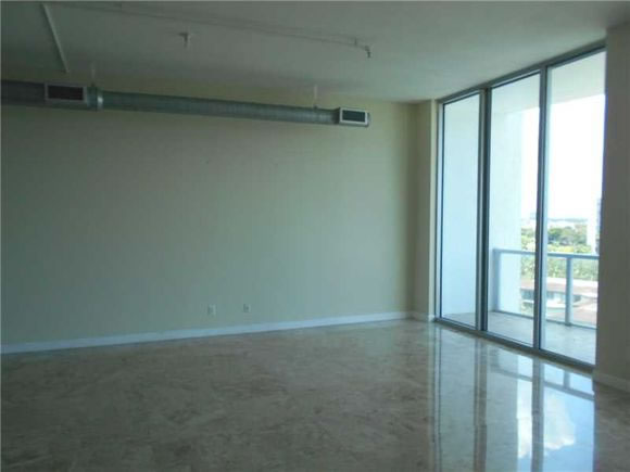 Apto Loft de 2 quartos- Prédio Moderno - Aventura, Miami $399,950 