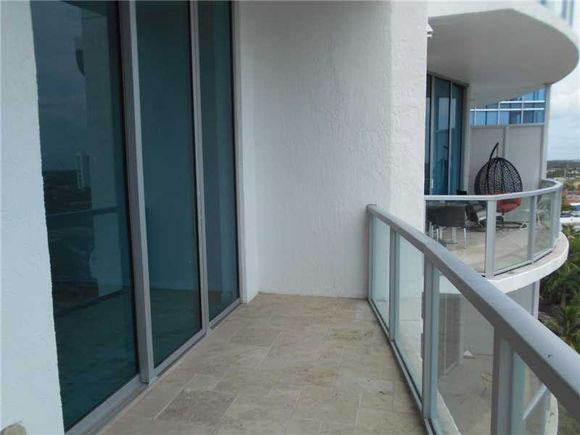 Apto Loft de 2 quartos- Prédio Moderno - Aventura, Miami $399,950 