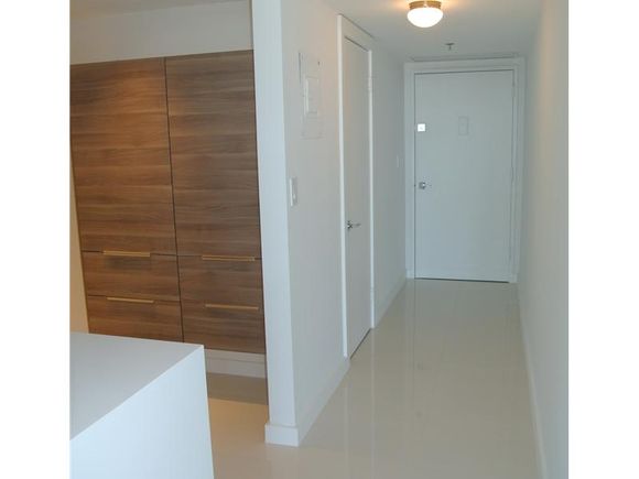Apartamento em Aventura -Miami - Chique! todo branquinho - 2 dormitorios - $370,000