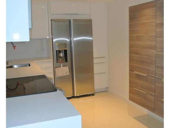 Apartamento em Aventura -Miami - Chique! todo branquinho - 2 dormitorios - $370,000