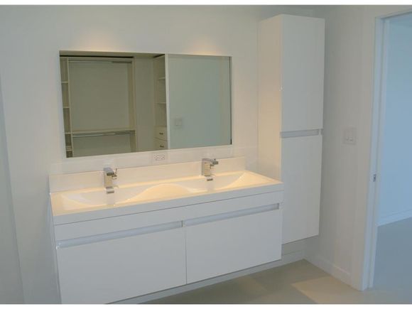 Apartamento em Aventura -Miami - Chique! todo branquinho - 2 dormitorios - $370,000