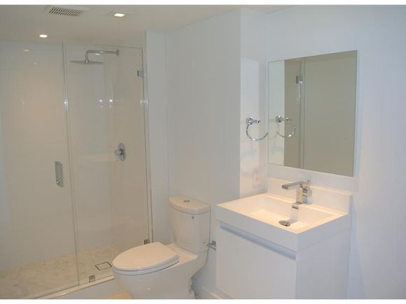 Apartamento em Aventura -Miami - Chique! todo branquinho - 2 dormitorios - $370,000