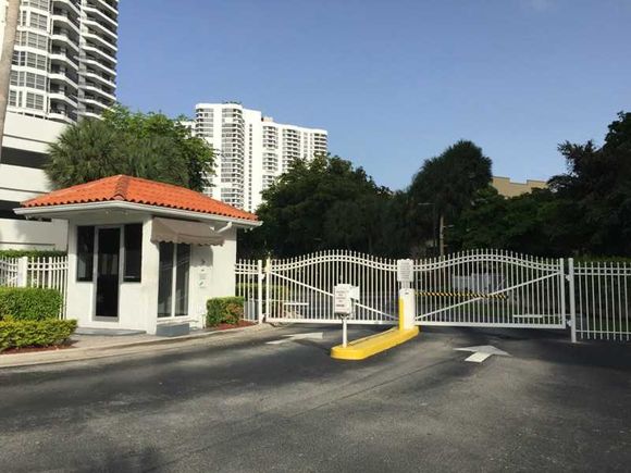 Apartamento de 3 dormitorios com veranda em Aventura - Miami - $299,000