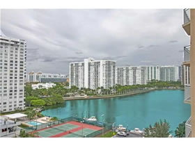 Apartamento mobiliado com visto do Intercoastal - Miami- $250,000