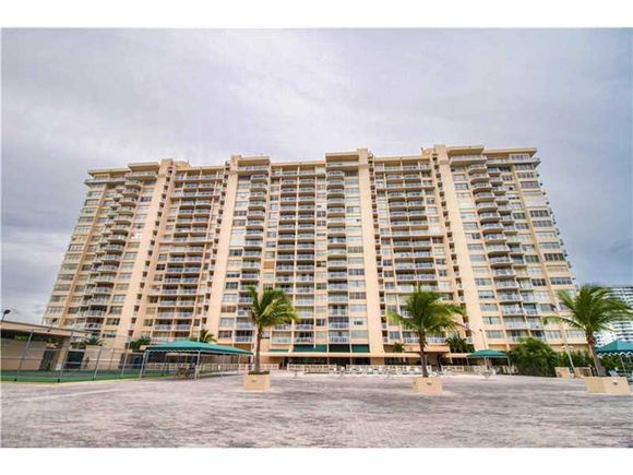 Apartamento mobiliado com visto do Intercoastal - Miami- $250,000