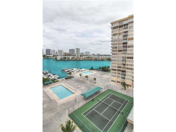 Apartamento mobiliado com visto do Intercoastal - Miami- $250,000