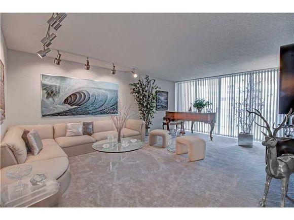 Apartamento mobiliado com visto do Intercoastal - Miami- $250,000