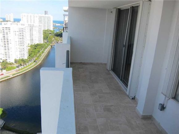 Apartamento 2 dormitorios todo reformado e mobiliado - Miami - $258,500